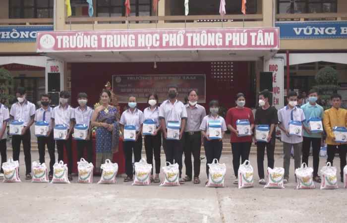Chương trình giáo dục ngoại khóa cho học sinh là người dân tộc Khmer tại Trường THPT Phú Tâm 